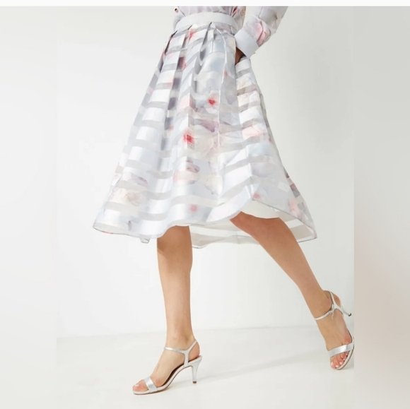 ⭐️ Pre-loved Ted Baker Floral Print Skirt- Size 1⭐️ - Picture 2 of 7